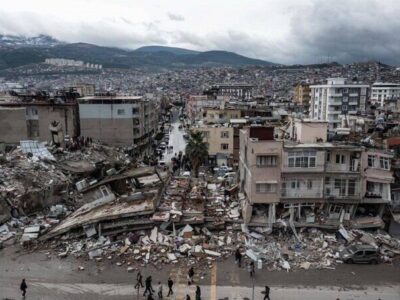 ببینید | رفتار عجیب مردم ژاپن هنگام زلزله ۷.۵ ریشتری!