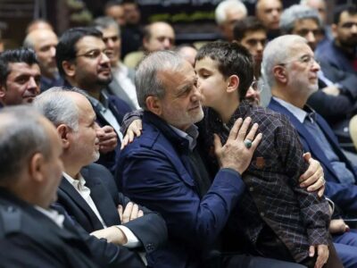 ببینید | حضور رئیس‌جمهور در مراسم ختم خانواده سقاب اصفهانی