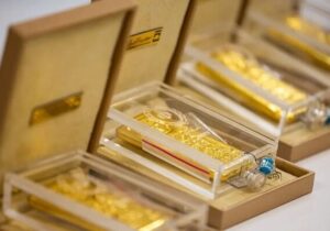 طلا به شدت سکته کرد/ قیمت جدید طلای جهانی امروز ۴ دیماه ۱۴۰۴