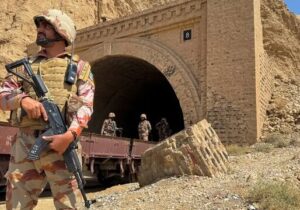 کشته شدن ۶ سرباز پاکستانی در حمله شبه نظامیان