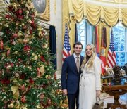 عکس‌های کریسمسی تیفانی ترامپ و همسرش در کاخ سفید