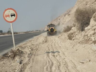 اجرای عملیات تسطیح و رگلاژ شانه راه محور پارسیان – بندرلنگه