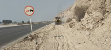 اجرای عملیات تسطیح و رگلاژ شانه راه محور پارسیان – بندرلنگه