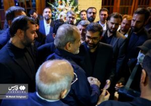 حضور مقامات فعلی و گذشته دولت در مراسم ترحیم همسر و فرزندان سقاب اصفهانی/ قالیباف همنشین صالحی شد/ جهانگیری کنار عارف/ منصوری هم بود+تصاویر