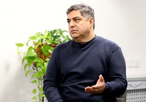 شهرام جزایری: بابک زنجانی ۲۰۰ میلیارد دلار کارگشایی ارزی کرده! / نفت با ۲۰ درصد تخفیف فروخته میشود/ فساد دولتی سالیانه ۱۷۰ هزار میلیارد تومان است!