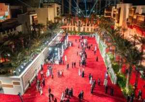 از جانی دپ تا آنتونی هاپکینز؛ چرا ستاره‌ها این روزها راه جده را در پیش گرفته‌اند؟