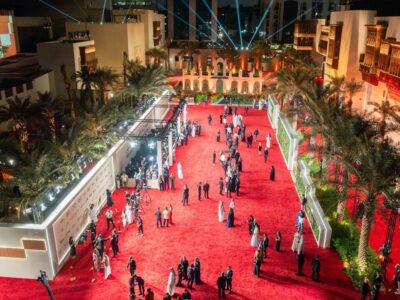 از جانی دپ تا آنتونی هاپکینز؛ چرا ستاره‌ها این روزها راه جده را در پیش گرفته‌اند؟