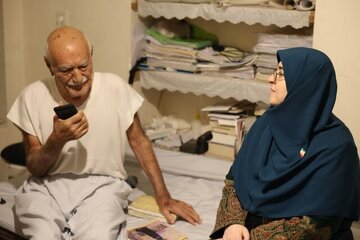 دیدار سخنگوی دولت با عطا احمدی خیر مدرسه‌ساز کرمانی