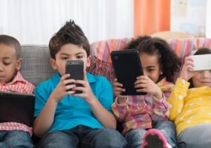 زنگ خطر برای والدین؛ شبکههای اجتماعی تمرکز کودکان را میبلعد