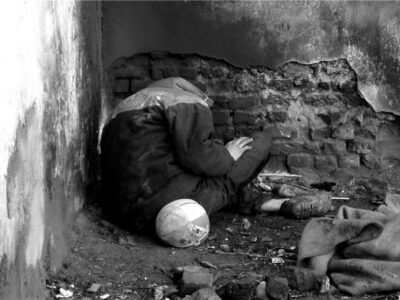 جسد کارتن‌خوابی که ۳۰ روز بی‌صاحب ماند/ اعتراف معاون شهردار به بازگشت کارتن‌خواب‌ها به پاتوق‌ها/ تبدیل کانال آب‌های تهران به خوابگاه کارتن‌خواب‌ها