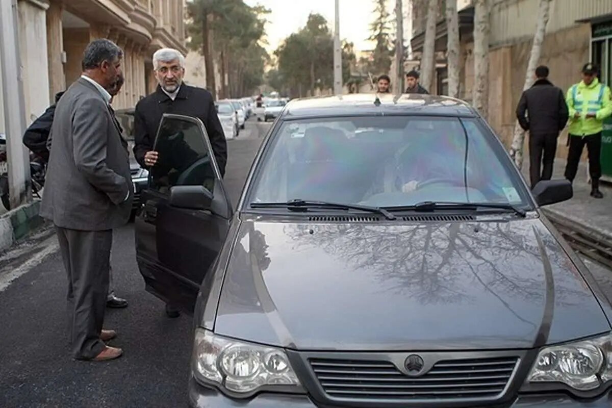 درست است که ضدگلوله کردن پراید سعید جلیلی به پول امروز، حقوق ۱۸ سال یک کارگر است اما مهم هرینه اش نیست؛ مهم ژست ساده زیستی است که سالها به مردم فروخته درست است که ضدگلوله کردن پراید سعید جلیلی به پول امروز، حقوق ۱۸ سال یک کارگر است اما مهم هرینه اش نیست؛ مهم ژست ساده زیستی است که سالها به مردم فروخته