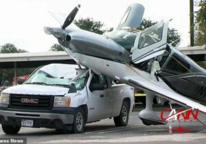 ببینید | سقوط هواپیمای کوچک روی خودرو در فلوریدا آمریکا!