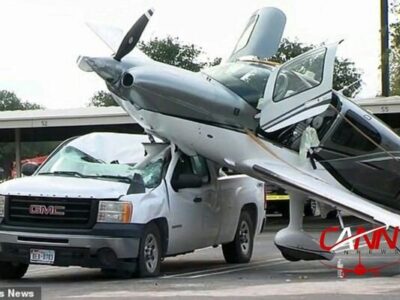 ببینید | سقوط هواپیمای کوچک روی خودرو در فلوریدا آمریکا!