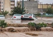 ببینید | طوفان شدید باران و گرفتار شدن ماشین‌ها در جاده عین خوش به دهلران