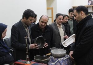 بازدید رایزنان بازرگانی ۱۱ کشور از ظرفیت‌های صنایع‌دستی لرستان در قلعه فلک‌الافلاک