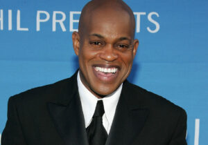 خواننده مشهور اپرا با ضربات چاقو در خانه‌اش کشته شد/ پسر ۳۱ ساله‌اش بازداشت شد