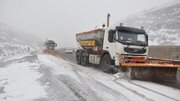 ببینید | بارش برف در محور هراز و هشدار به رانندگان