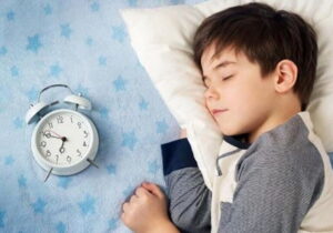 بشنوید| راهکارهای حل چالش بیدارکردن فرزند برای نماز