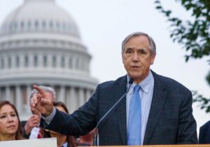 ضرب سکه دلار با پرتره ترامپ؛ دموکرات‌ها دست به کار شدند؛ آمریکا هرگز پادشاه نداشته و هرگز هم نخواهد داشت/ عکس