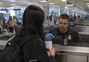 آمریکا فعالیت‌های مجازی گردشگران را هم بررسی می‌کند!