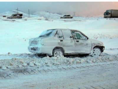 بارش برف سبب بسته شدن گردنه اسدآباد و گردنه تاریکدره به سمت تویسرکان شد