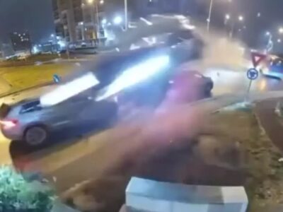 پرواز واقعی یک مرسدس بنز در خیابان / معجزه‌ای که جان راننده را نجات داد/ عکس و فیلم