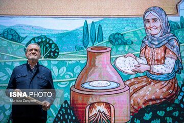 تصاویر خاص از حضور پزشکیان در آیین گرامیداشت «روز زن و مقام مادر»