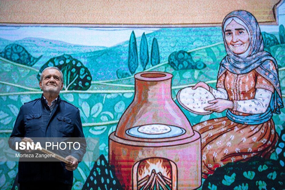 تصاویر خاص از حضور پزشکیان در آیین گرامیداشت «روز زن و مقام مادر» تصاویر خاص از حضور پزشکیان در آیین گرامیداشت «روز زن و مقام مادر»