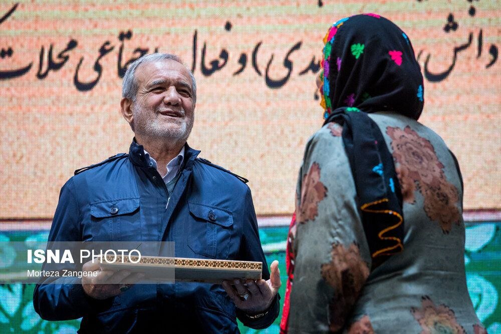 تصاویر خاص از حضور پزشکیان در آیین گرامیداشت «روز زن و مقام مادر»