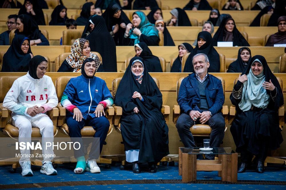 تصاویر خاص از حضور پزشکیان در آیین گرامیداشت «روز زن و مقام مادر»