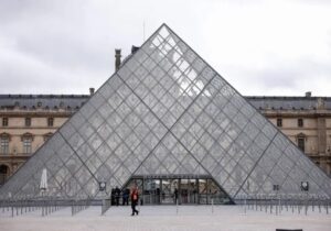 نشت آب در لوور؛ ۴۰۰ کتاب تاریخی آسیب دیدند