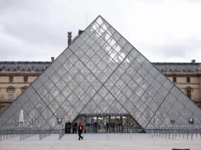 نشت آب در لوور؛ ۴۰۰ کتاب تاریخی آسیب دیدند