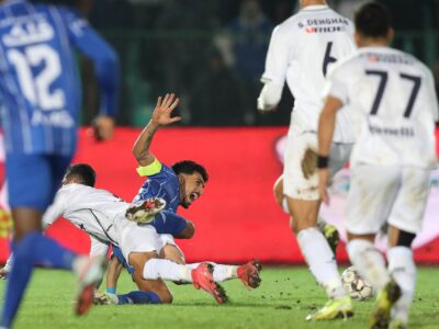 استقلال دیگر نباید امتیاز از دست بدهد/ رضاییان سانتر کردن را فراموش کرده است!