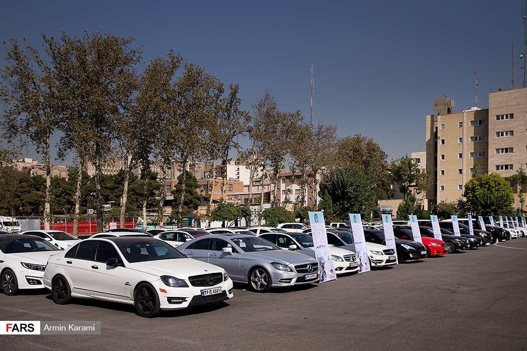 ببینید | ژه خودروهای لوکس در شمال تهران و اخلال در ترافیک معابر ببینید | ژه خودروهای لوکس در شمال تهران و اخلال در ترافیک معابر