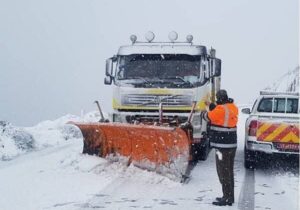 عملکرد چشمگیر راهداری در برف‌روبی ۶۰۰۰ کیلومتر جاده‌های چهارمحال و بختیاری
