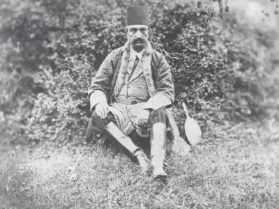 خاطرات ناصرالدین‌شاه: چاپار طهران آمده بود،. می‌گفت همه‌جا در راه باران آمده است، بسیار ذوق کردم