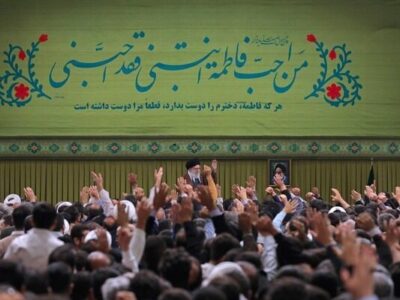 رهبر انقلاب در دیدار با هزاران نفر از مداحان اهل بیت(ع) تبیین کردند؛ لزوم تغییر آرایش تبلیغاتی و رسانهای در برابر تلاش دشمن برای تسخیر دلها و مغزها