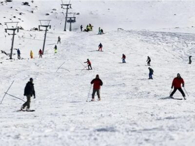 پیست اسکی تاریکدره همدان در پی بارش برف چند روز گذشته بازگشایی شد