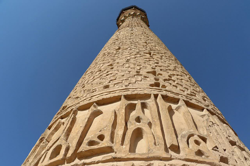 هزار سال تنهایی یک مناره؛ هزار سال ایستادگی یک شهر