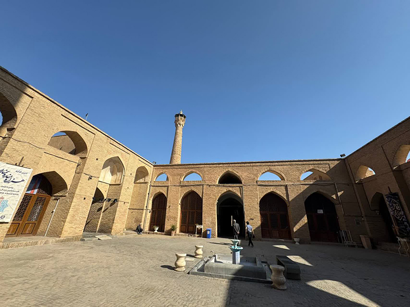 هزار سال تنهایی یک مناره؛ هزار سال ایستادگی یک شهر