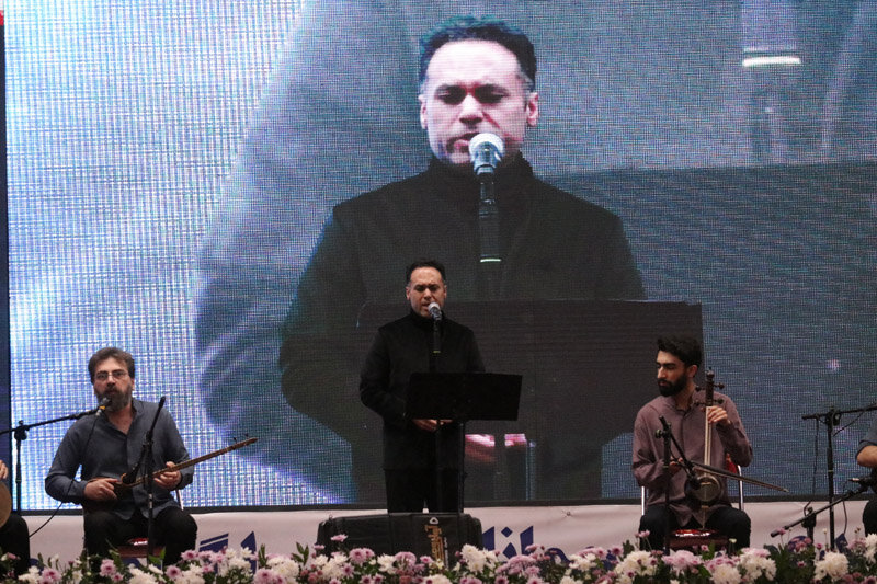 هزار سال تنهایی یک مناره؛ هزار سال ایستادگی یک شهر