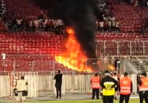 ببینید | هواداران عصبانی، ورزشگاه تیمشان را به آتش کشیدند!