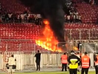 ببینید | هواداران عصبانی، ورزشگاه تیمشان را به آتش کشیدند!