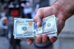 پیشبینی جالب یک اقتصاددان درباره قیمت دلار در هفته آخر آذر/ الان دلار بخریم یا نخریم؟/ سقوط قیمت در راه است؟