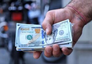 قیمت دلار، یورو و سایر ارزها امروز ۹ دی/ دلار دوباره کانال عوض کرد؛ زلزله عجیب در بازار رقم خورد