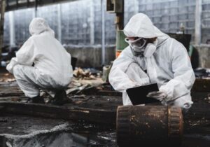 جذابیت مرگبار پودر درخشان / درخشش پودر آبی چطور یک شهر را به کابوسی هستهای فرو برد؟