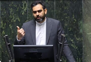 کارشناس شبکه افق خطاب به امیرحسین ثابتی: گربه‌صفت نباش!