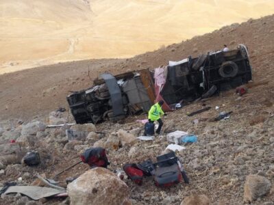 ببینید | تصاویری از واژگونی اتوبوس مسافربری در مسیر سمیرم به یاسوج