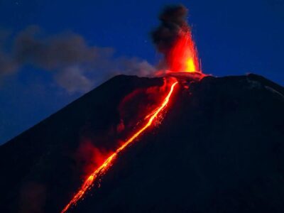 ببینید | قدرت خیرهکننده فورانهای آتشفشانی