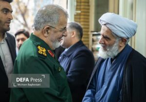 فرماندهان سپاه در مراسم ترحیم پدر حسین طائب/ حداد عادل و مخبر هم بودند + عکس